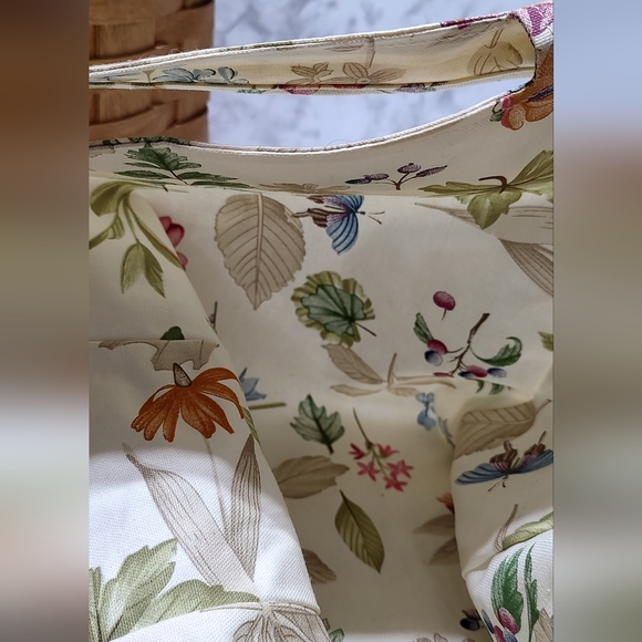 2006 Longaberger med wall pocket basket w/ plastic liner and fabric liner - Picture 10 of 15